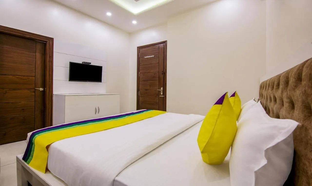 Itsy Hotels Gm Residency Chandigarh 3*,  India