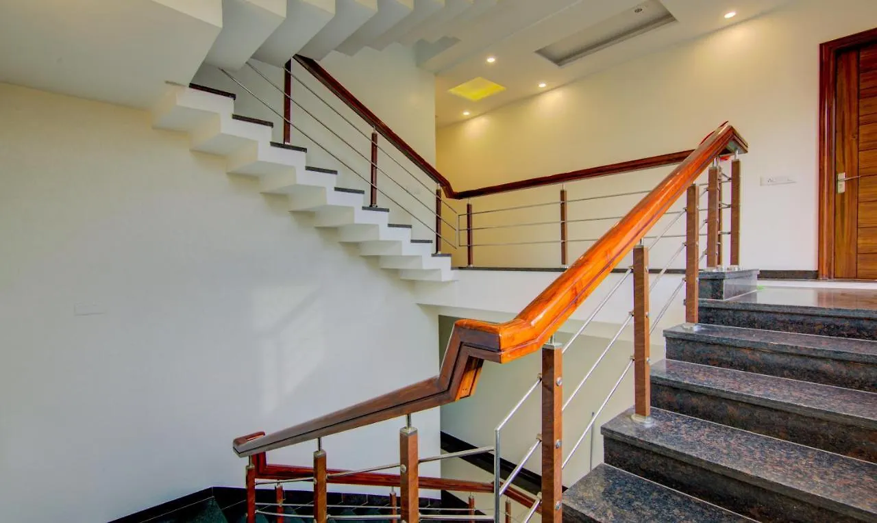 Itsy Hotels Gm Residency Chandigarh 3*,  India